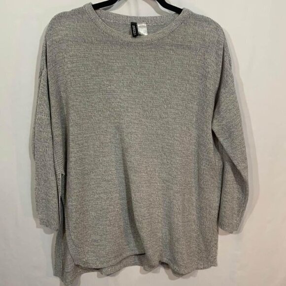 WOMAN’S gray and white tunic length, side split, crew neck sweater. Size… - Picture 1 of 9